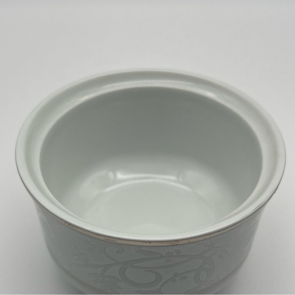 Chris Madden Montalira Gold JC Penney Home Porcelain Sugar Bowl w/ Lid 2.5”x4” - Picture 4 of 13